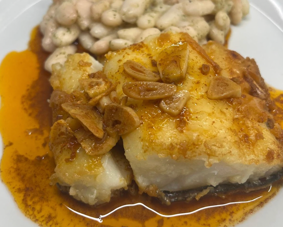bacallà a la llauna amb mongetes recepta catalana